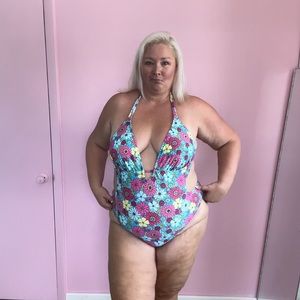 Cupshe x Tabria one piece cut out swimsuit